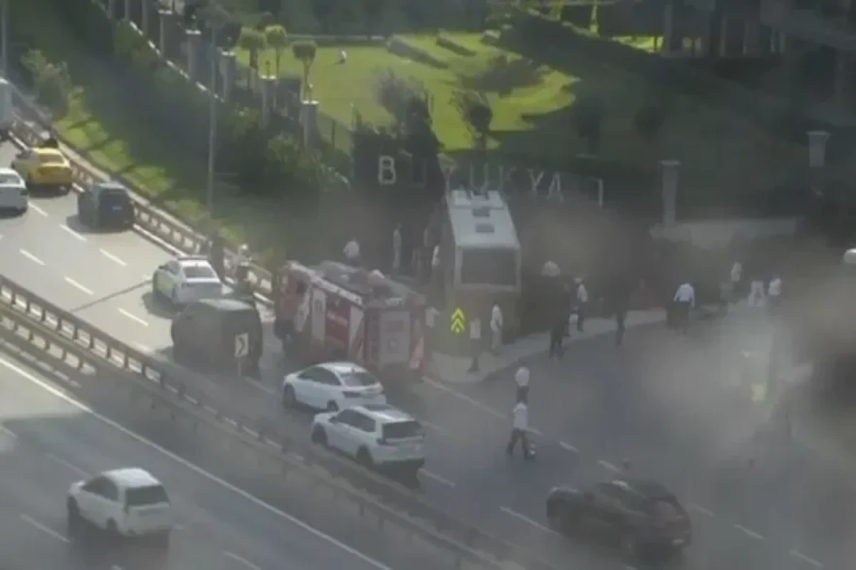В Стамбуле автобус врезался в стену, пострадали 17 человек