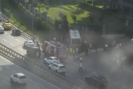 В Стамбуле автобус врезался в стену: 1 человек погиб, 17 пострадали -ОБНОВЛЕНО 