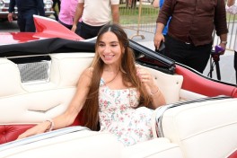 Вице-президент Фонда Гейдара Алиева Лейла Алиева и Арзу Алиева посмотрели выставку и автопробег классических автомобилей-ФОТО 