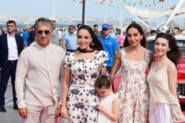 Вице-президент Фонда Гейдара Алиева Лейла Алиева и Арзу Алиева посмотрели выставку и автопробег классических автомобилей-ФОТО 