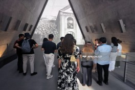 Азербайджанские журналисты посетили Всемирный мемориальный центр жертв Холокоста