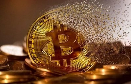 Стоимость биткойна рекордно опустилась ниже $80 тыс.