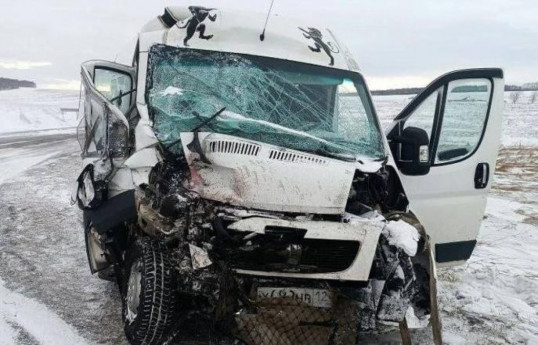 В России столкнулись автобус и грузовик, погибли 5 детей