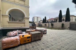 Азербайджан отправил в Украину генераторы