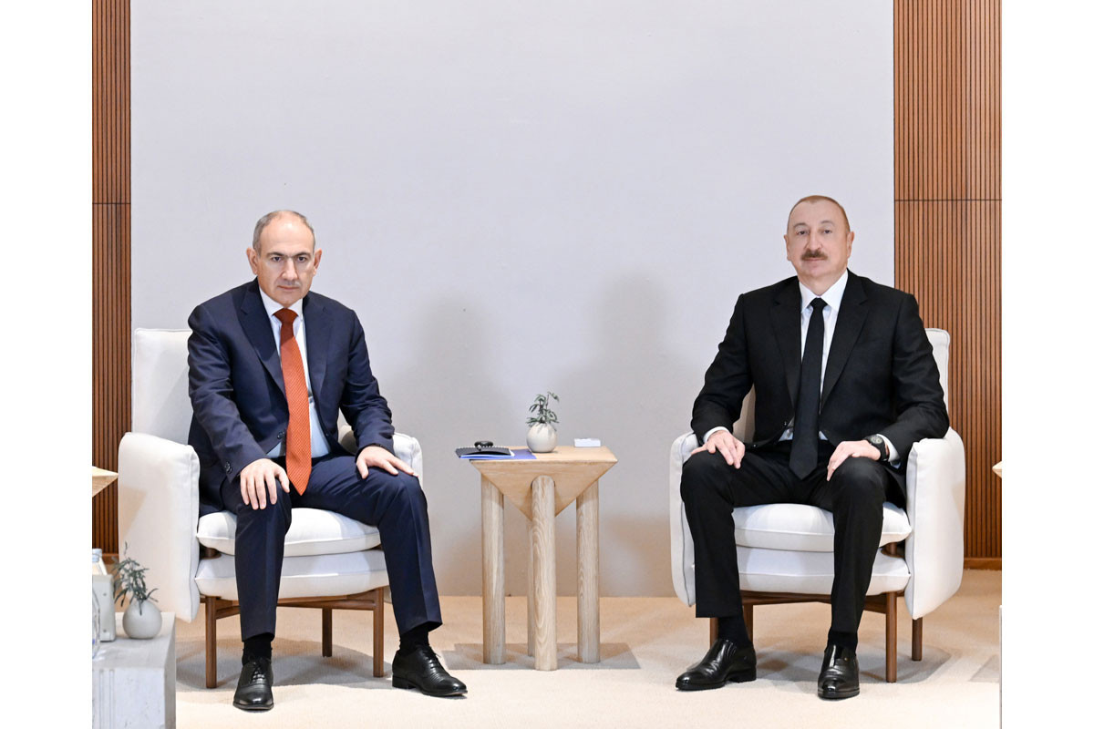 Встреча Президента Азербайджана с Премьер-министром Армении в расширенном составе в Абу-Даби