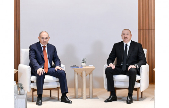 Встреча Президента Азербайджана с Премьер-министром Армении в расширенном составе в Абу-Даби