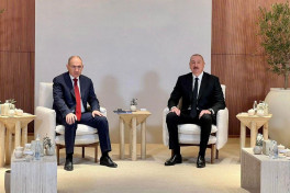 Встреча Президента Азербайджана с Премьер-министром Армении в расширенном составе в Абу-Даби