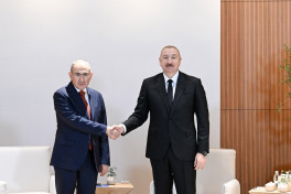 Встреча Президента Азербайджана с Премьер-министром Армении в расширенном составе в Абу-Даби