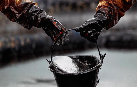 Нефть на мировых рынках подешевела