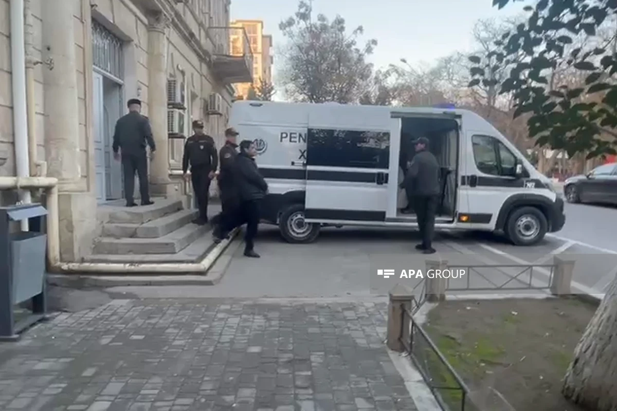 В Азербайджане начался судебный процесс по жалобе иностранцев, снявших неэтичные видео на Аллее шехидов