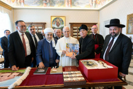 Председатель УМК встретился с Папой Римским