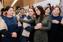 Лейла Алиева приняла участие в церемонии срезки круглого ковра, изготовленного для Шушинской мечети