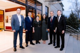 Лейла Алиева приняла участие в церемонии срезки круглого ковра, изготовленного для Шушинской мечети