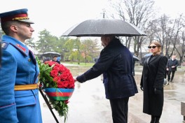 Президент Ильхам Алиев посетил в Белграде памятники Гейдару Алиеву и Милораду Павичу