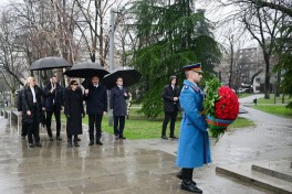 Президент Ильхам Алиев посетил в Белграде памятники Гейдару Алиеву и Милораду Павичу
