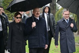 Президент Ильхам Алиев посетил в Белграде памятники Гейдару Алиеву и Милораду Павичу
