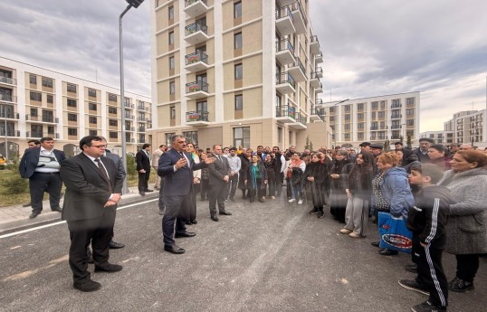 В город Агдам прибыла очередная группа переселенцев, им вручены ключи от квартир-ВИДЕО-ОБНОВЛЕНО-2 