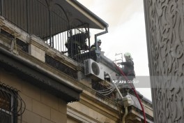 Пожар в здании в центре Баку потушен, жильцы эвакуированы, есть пострадавшая -ФОТО-ВИДЕО-ОБНОВЛЕНО-6 