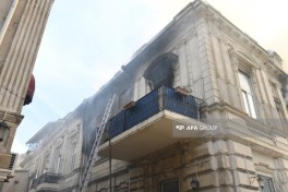 Пожар в здании в центре Баку потушен, жильцы эвакуированы, есть пострадавшая -ФОТО-ВИДЕО-ОБНОВЛЕНО-6 