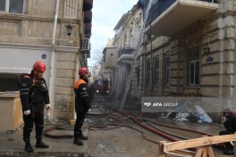 Пожар в здании в центре Баку потушен, жильцы эвакуированы, есть пострадавшая -ФОТО-ВИДЕО-ОБНОВЛЕНО-6 
