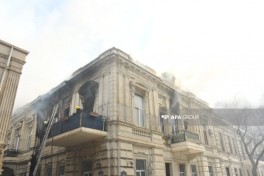 Пожар в здании в центре Баку потушен, жильцы эвакуированы, есть пострадавшая -ФОТО-ВИДЕО-ОБНОВЛЕНО-6 