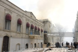 Пожар в здании в центре Баку потушен, жильцы эвакуированы, есть пострадавшая -ФОТО-ВИДЕО-ОБНОВЛЕНО-6 