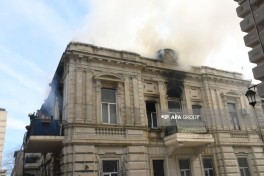 Пожар в здании в центре Баку потушен, жильцы эвакуированы, есть пострадавшая -ФОТО-ВИДЕО-ОБНОВЛЕНО-6 