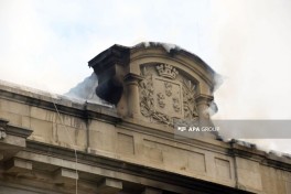 Пожар в здании в центре Баку потушен, жильцы эвакуированы, есть пострадавшая -ФОТО-ВИДЕО-ОБНОВЛЕНО-6 