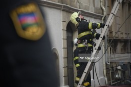 Пожар в здании в центре Баку потушен, жильцы эвакуированы, есть пострадавшая -ФОТО-ВИДЕО-ОБНОВЛЕНО-6 