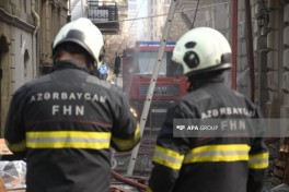 Пожар в здании в центре Баку потушен, жильцы эвакуированы, есть пострадавшая -ФОТО-ВИДЕО-ОБНОВЛЕНО-6 