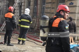 Пожар в здании в центре Баку потушен, жильцы эвакуированы, есть пострадавшая -ФОТО-ВИДЕО-ОБНОВЛЕНО-6 