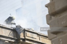 Пожар в здании в центре Баку потушен, жильцы эвакуированы, есть пострадавшая -ФОТО-ВИДЕО-ОБНОВЛЕНО-6 