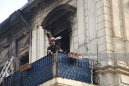 Пожар в здании в центре Баку потушен, жильцы эвакуированы, есть пострадавшая -ФОТО-ВИДЕО-ОБНОВЛЕНО-6 