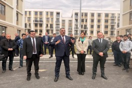 В город Агдам прибыла очередная группа переселенцев, им вручены ключи от квартир-ВИДЕО-ОБНОВЛЕНО-2 