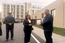 В город Агдам прибыла очередная группа переселенцев, им вручены ключи от квартир-ВИДЕО-ОБНОВЛЕНО-2 