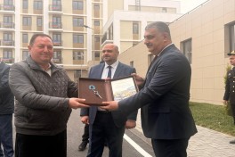В город Агдам прибыла очередная группа переселенцев, им вручены ключи от квартир-ВИДЕО-ОБНОВЛЕНО-2 
