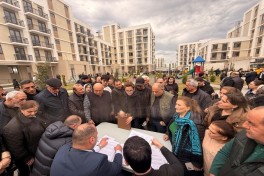 В город Агдам прибыла очередная группа переселенцев, им вручены ключи от квартир-ВИДЕО-ОБНОВЛЕНО-2 