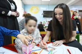Лейла Алиева посетила детский дом и Университетский клинический центр в Тиране
