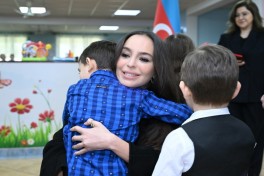 Лейла Алиева посетила детский дом и Университетский клинический центр в Тиране