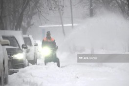 На Москву обрушился сильный снегопад, парализовано движение транспорта
