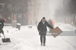 На Москву обрушился сильный снегопад, парализовано движение транспорта