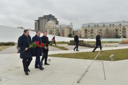 Грузинские и турецкие депутаты посетили Аллею почётного захоронения и Парк Победы в Баку