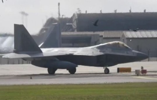 СМИ: На авиабазу на юге Израиля прибыли 12 истребителей F-22 ВВС США