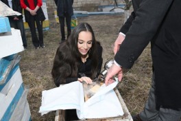 Лейла Алиева побывала в гостях у семьи пчеловода в Губе-ФОТО 