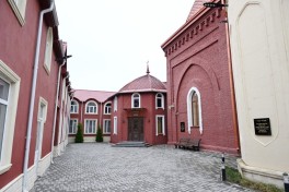Лейла Алиева и Алена Алиева посетили Джума-мечеть в Губе