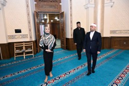 Лейла Алиева и Алена Алиева посетили Джума-мечеть в Губе