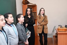 Лейла Алиева и Алена Алиева посетили общеобразовательную школу-интернат и центр STEAM в городе Губа