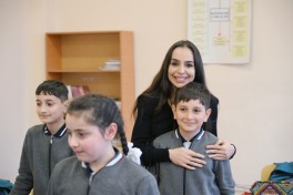 Лейла Алиева и Алена Алиева посетили общеобразовательную школу-интернат и центр STEAM в городе Губа