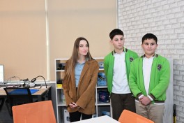 Лейла Алиева и Алена Алиева посетили общеобразовательную школу-интернат и центр STEAM в городе Губа