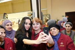 Лейла Алиева приняла участие в церемонии срезки со станка ковров, сотканных  для Шушинской мечети